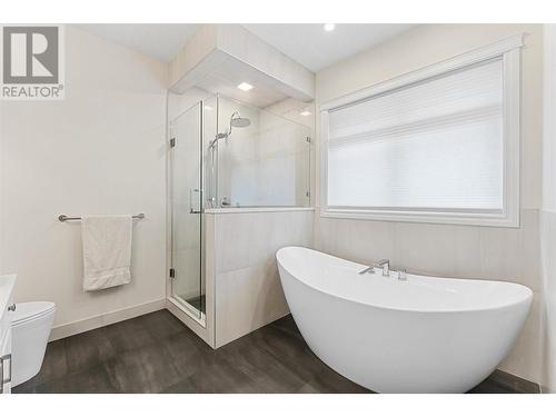 3079 Thacker Drive, West Kelowna, BC - Indoor Photo Showing Bathroom