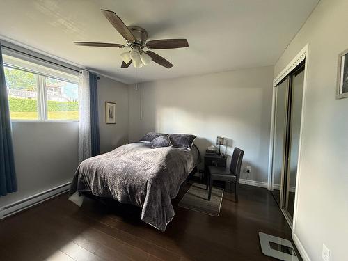 Chambre à coucher - 400  - 406 Rue De La Falaise, Témiscaming, QC - Indoor Photo Showing Bedroom