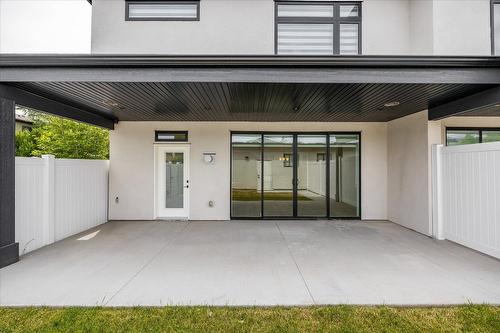 3-840 Grenfell Avenue, Kelowna, BC - Outdoor With Exterior