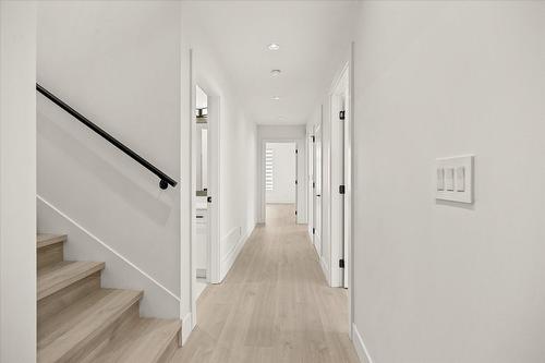 3-840 Grenfell Avenue, Kelowna, BC - Indoor Photo Showing Other Room