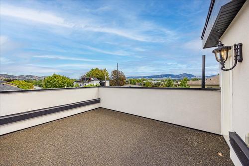 3-840 Grenfell Avenue, Kelowna, BC - Outdoor With View