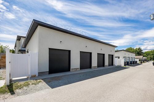 3-840 Grenfell Avenue, Kelowna, BC - Outdoor With Exterior