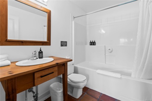 402-1971 Harbour Dr, Ucluelet, BC - Indoor Photo Showing Bathroom