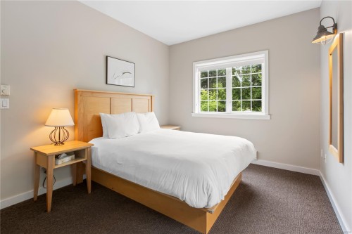 402-1971 Harbour Dr, Ucluelet, BC - Indoor Photo Showing Bedroom
