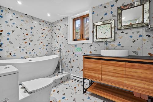 Bathroom - 3546 Av. Marcil, Montréal (Côte-Des-Neiges/Notre-Dame-De-Grâce), QC 