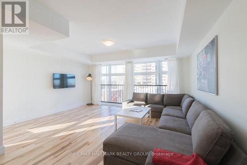 550 Guy Street, Ottawa, ON - Indoor Photo Showing Living Room