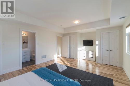 550 Guy Street, Ottawa, ON - Indoor Photo Showing Bedroom