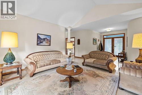 Lower Mission Real Estate | Well-maintained single-family home in Kelowna’s sought-after Lower Mission - 463 Carona Crescent, Kelowna, BC - Indoor Photo Showing Living Room