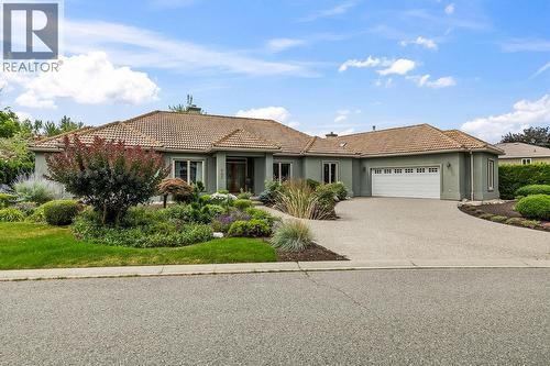 Front exterior with large driveway - 463 Carona Crescent, Kelowna, BC - Outdoor