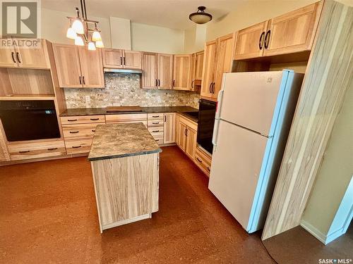 306 530 J Avenue S, Saskatoon, SK - Indoor Photo Showing Kitchen