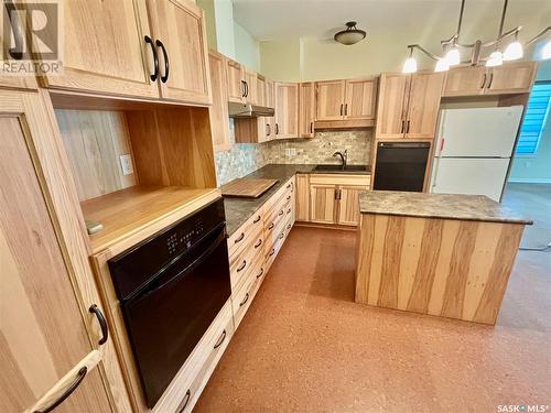 306 530 J Avenue S, Saskatoon, SK - Indoor Photo Showing Kitchen