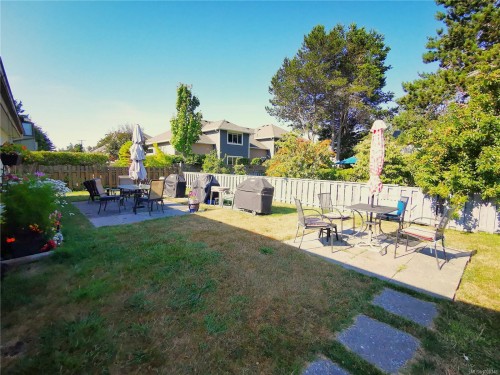 407-10016 Third St, Sidney, BC - Outdoor