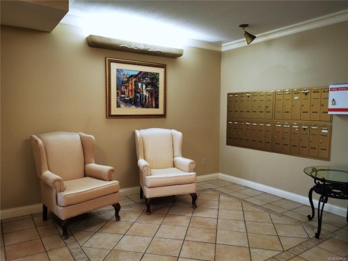 407-10016 Third St, Sidney, BC - Indoor Photo Showing Other Room