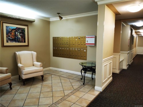 407-10016 Third St, Sidney, BC - Indoor Photo Showing Other Room
