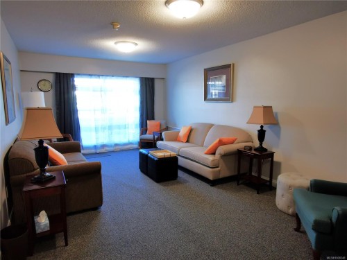 407-10016 Third St, Sidney, BC - Indoor Photo Showing Living Room
