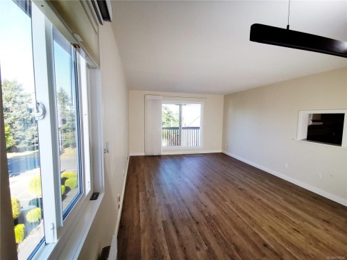 407-10016 Third St, Sidney, BC - Indoor Photo Showing Other Room