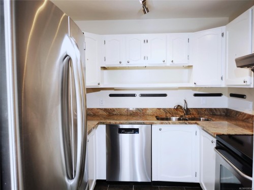407-10016 Third St, Sidney, BC - Indoor Photo Showing Kitchen With Stainless Steel Kitchen With Double Sink