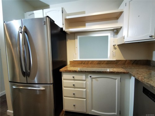407-10016 Third St, Sidney, BC - Indoor Photo Showing Kitchen