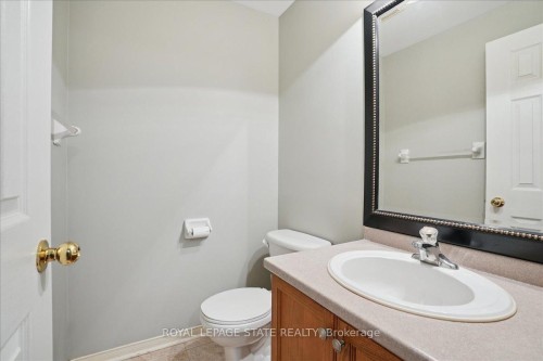 70 Moore Crescent, Hamilton, ON - Indoor Photo Showing Bathroom