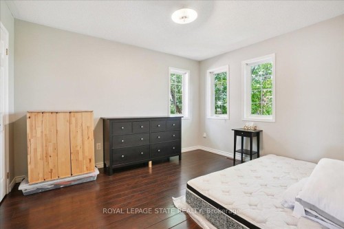 70 Moore Crescent, Hamilton, ON - Indoor Photo Showing Bedroom