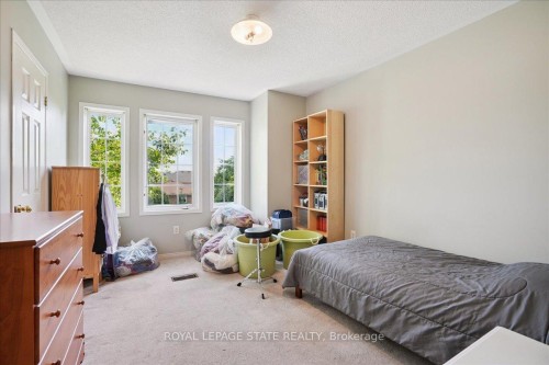 70 Moore Crescent, Hamilton, ON - Indoor Photo Showing Bedroom