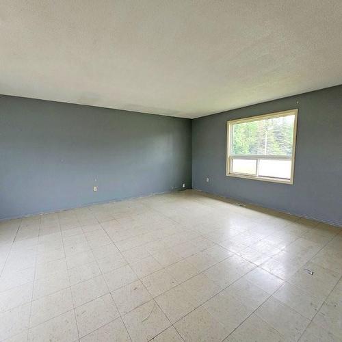 2 Howe Street, Marathon, ON - Indoor Photo Showing Other Room