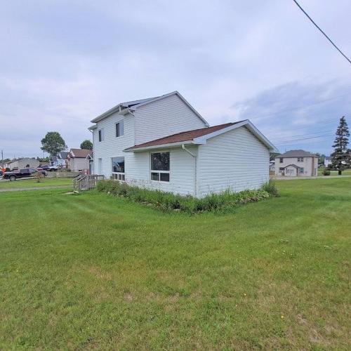 2 Howe Street, Marathon, ON - Outdoor