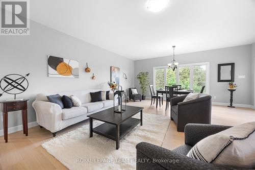 465 Pioneer Road, Merrickville-Wolford, ON - Indoor Photo Showing Living Room