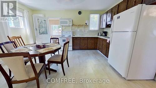 110 Gilbert Street, Belleville (Belleville Ward), ON - Indoor Photo Showing Kitchen