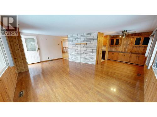 7516 Columbia Avenue, Radium Hot Springs, BC - Indoor Photo Showing Other Room