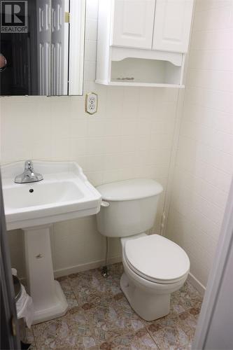 4-6 Mountain Road, Stephenville, NL - Indoor Photo Showing Bathroom