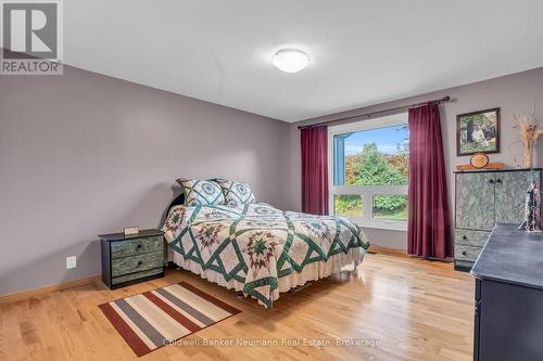 2 Hamilton Drive, Guelph/Eramosa, ON - Indoor Photo Showing Bedroom