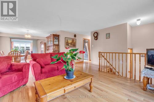 2 Hamilton Drive, Guelph/Eramosa, ON - Indoor Photo Showing Living Room