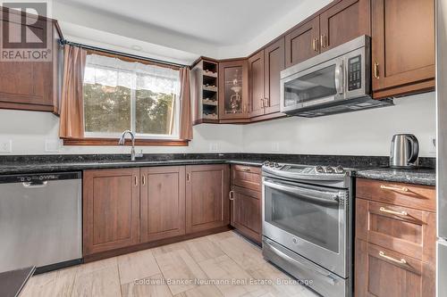 2 Hamilton Drive, Guelph/Eramosa, ON - Indoor Photo Showing Kitchen