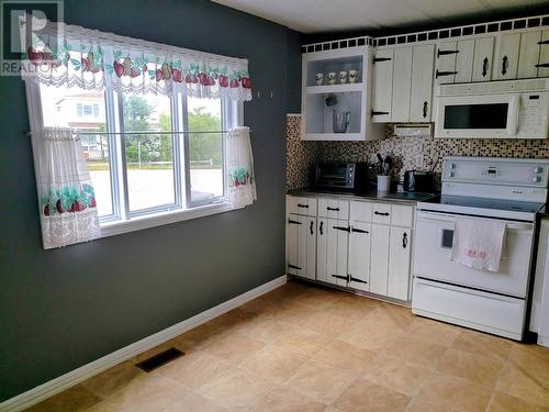 146 Main Street, Newtown, NL - Indoor Photo Showing Kitchen