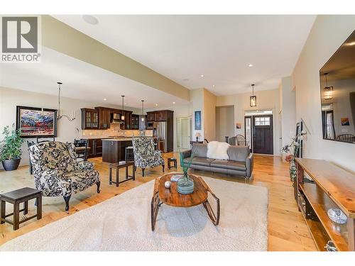 2191 Salerno Court, Kelowna, BC - Indoor Photo Showing Living Room