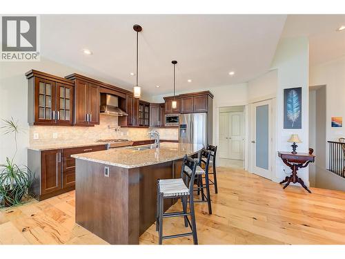 2191 Salerno Court, Kelowna, BC - Indoor Photo Showing Kitchen With Upgraded Kitchen
