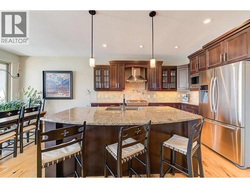 2191 Salerno Court, Kelowna, BC - Indoor Photo Showing Kitchen With Double Sink With Upgraded Kitchen