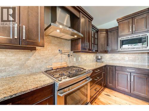 2191 Salerno Court, Kelowna, BC - Indoor Photo Showing Kitchen With Upgraded Kitchen