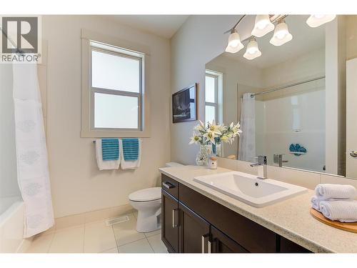 2191 Salerno Court, Kelowna, BC - Indoor Photo Showing Bathroom