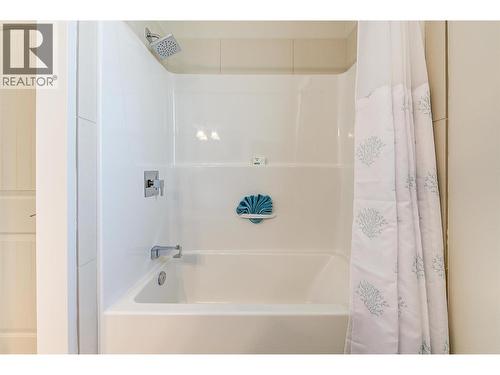 2191 Salerno Court, Kelowna, BC - Indoor Photo Showing Bathroom