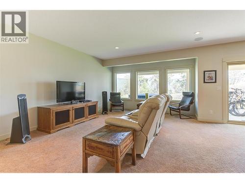 2191 Salerno Court, Kelowna, BC - Indoor Photo Showing Living Room