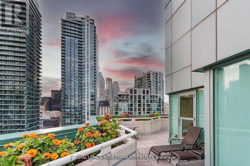2402 - 10 Queens Quay W, Toronto, ON - Outdoor With Facade