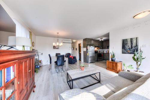 Salle à manger - 687 Rue Péladeau, Laval (Auteuil), QC - Indoor Photo Showing Living Room