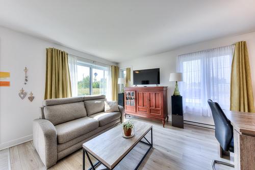Salle familiale - 687 Rue Péladeau, Laval (Auteuil), QC - Indoor Photo Showing Living Room