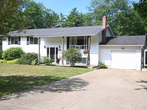 1353 Pinecrest Drive, Coldbrook, NS 