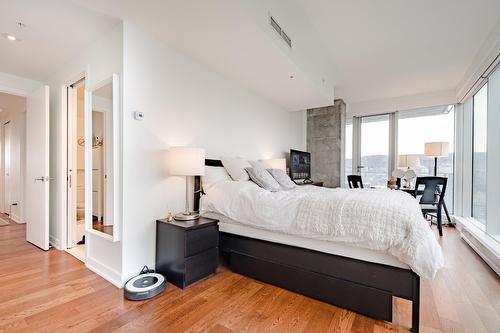 Primary bedroom - 2501-1155 Rue De La Montagne, Montréal (Ville-Marie), QC - Indoor Photo Showing Bedroom