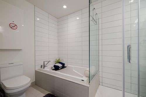 Bathroom - 2501-1155 Rue De La Montagne, Montréal (Ville-Marie), QC - Indoor Photo Showing Bathroom