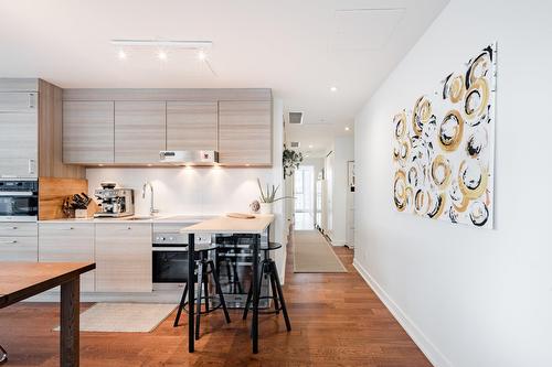 Kitchen - 2501-1155 Rue De La Montagne, Montréal (Ville-Marie), QC - Indoor