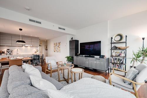 Living room - 2501-1155 Rue De La Montagne, Montréal (Ville-Marie), QC - Indoor Photo Showing Living Room